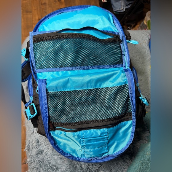 Dakine Snow Camera Backpack - Picture 5 of 14